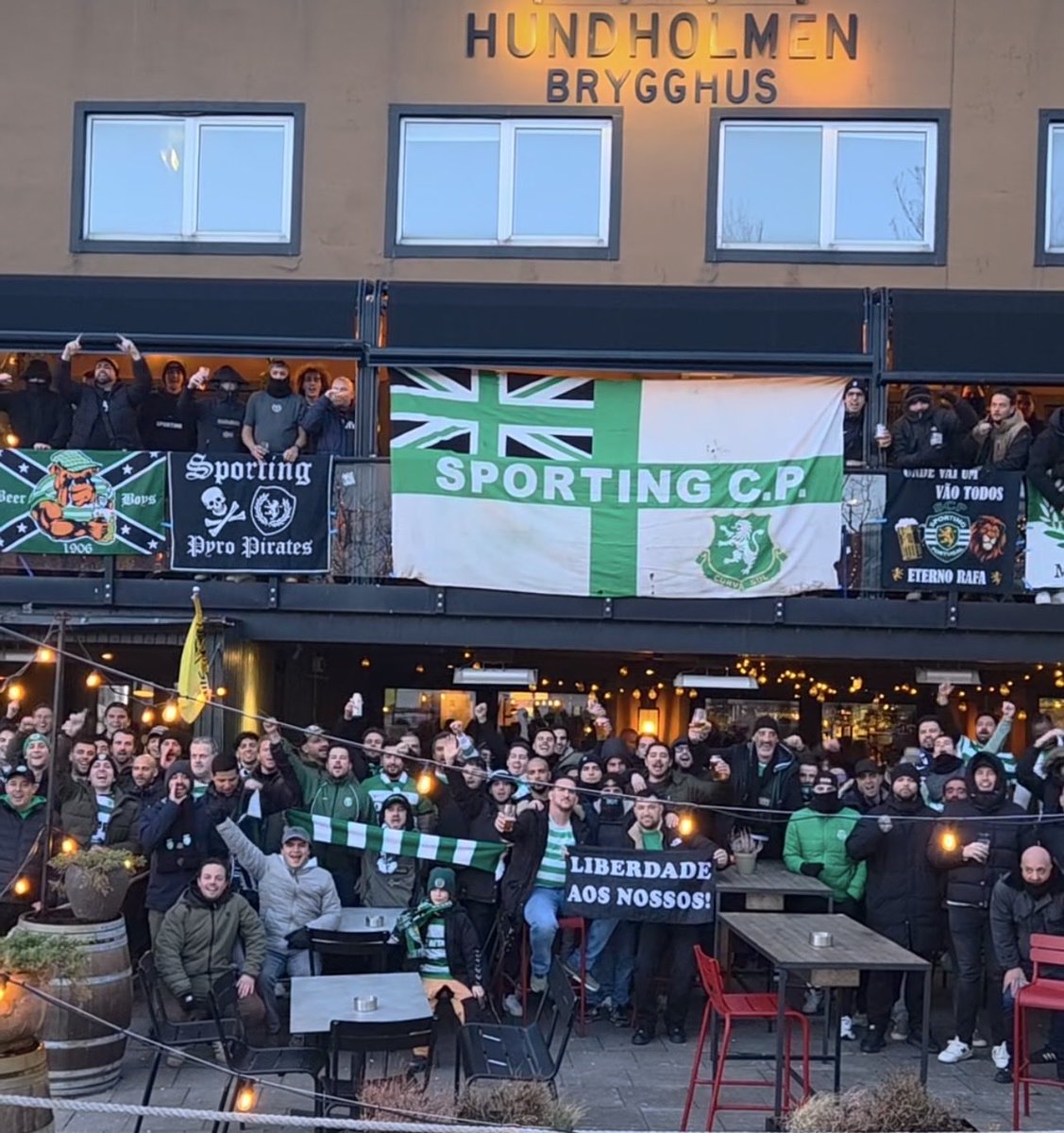 Uma vénia e um agradecimento especial aos bravos Leões que se deslocaram à Noruega! Os verdadeiros heróis! 👏🏻💚
Quanto ao resto… aguardar pelo final da época para fazer balanço e executar as mudanças necessárias.
Boa viagem de regresso!
#SportingCP