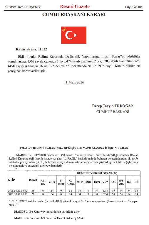 ComezTurhan's tweet photo. 🍋3 yıl önce limonun kilosu tarlada 1 TL idi.
➖Her alanda olduğu gibi;
➖Plansızlık, öngörüsüzlük ve beceriksizlik,
🍋Limon üreticisini de vurdu,
🚜Ve maliyetini karşılayamayan üretici,
🌳Ağaçlarını söktü.
💡İktidar artan limon fiyatlarına önlem olarak yine o dâhiyane çözümü devreye soktu.
➖İthalat! 
💡Cumhurbaşkanı kararı ile limon ithalatında gümrük vergisi yüzde 54’ten yüzde 10’a düşürüldü.
🍋Hayırlı ithalatlar…