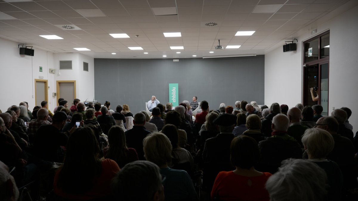 [🗣 BIDEO ELKARRIZKETA] <a href="/OskarMatute/">Oskar Matute</a>  Diputado por <a href="/ehbildu/">EH Bildu</a> : "En todos los tiempos de crisis las oligarquías agitan a su guardia de choque que es el fascismo" ahotsa.info/elkarrizketak/…