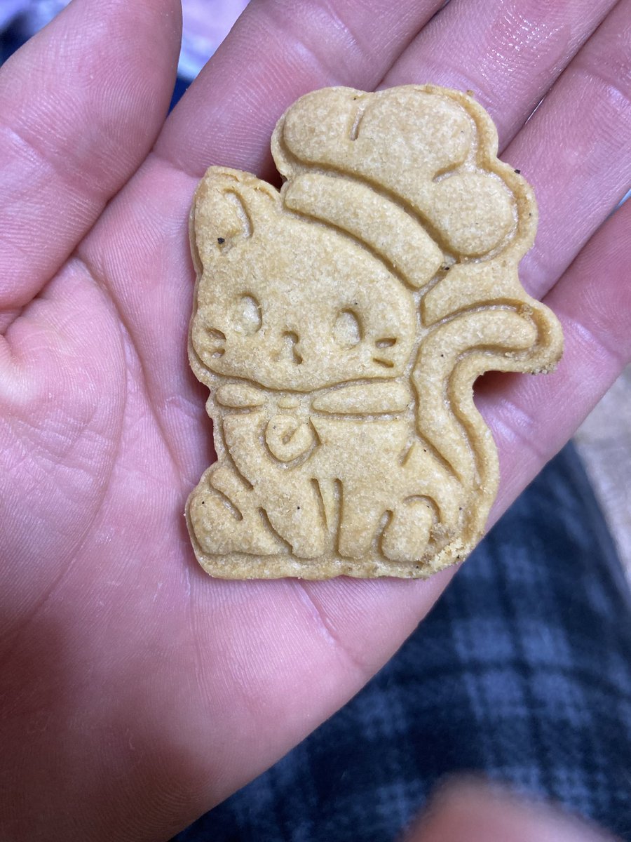 the_usotsuki's tweet photo. 娘からお土産で貰った #菓子工房MINUET さんの可愛いクッキー(*´ω｀*)可愛すぎてナカナカ食べられなかったけど今日は仕事で色々あって癒されたくて開封・賞味🍴最後の１枚の可愛い子は記念にパシャリ📸と。ご馳走様でした┏○ﾍﾟｺ
 #お菓子  #猫好き  #ご褒美 https://t.co/rp0FYJKkf5