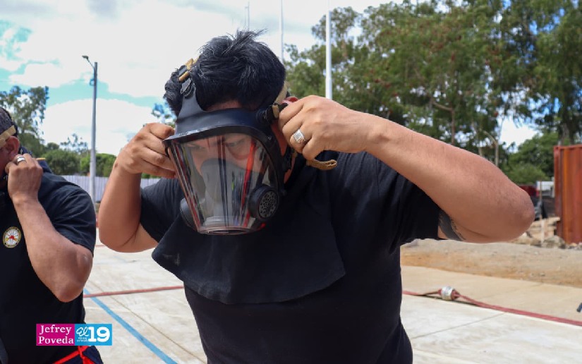 Capacitan a bomber@s en uso y manejo del Aparato de Respiración Auto Contenido 👨‍🚒💨
Esta formación fortalece su preparación para enfrentar incendios y ambientes peligrosos con seguridad, cuidando su vida y la de la población nicaragüense 🇳🇮❤️#MásyMásVictorias #ManaguaSandinista