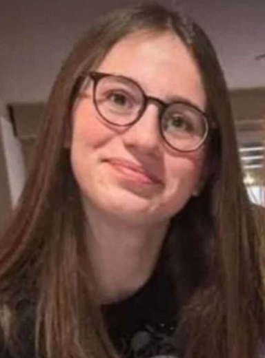 desaparecidaorg's tweet photo. Isabella Valles Lilla tiene 14 años, desapareció el 10/3/26 en el barrio San Martín Oeste, Comodoro Rivadavia, #Chubut. Es delgada, altura 1,70. Vestía buzo negro Vans con capucha, short de jean blanco, y zapatillas Nike blanca. Avisar #Urgente al ☎️297-154082600, 101 o 911 https://t.co/ZZ14A9aM1z