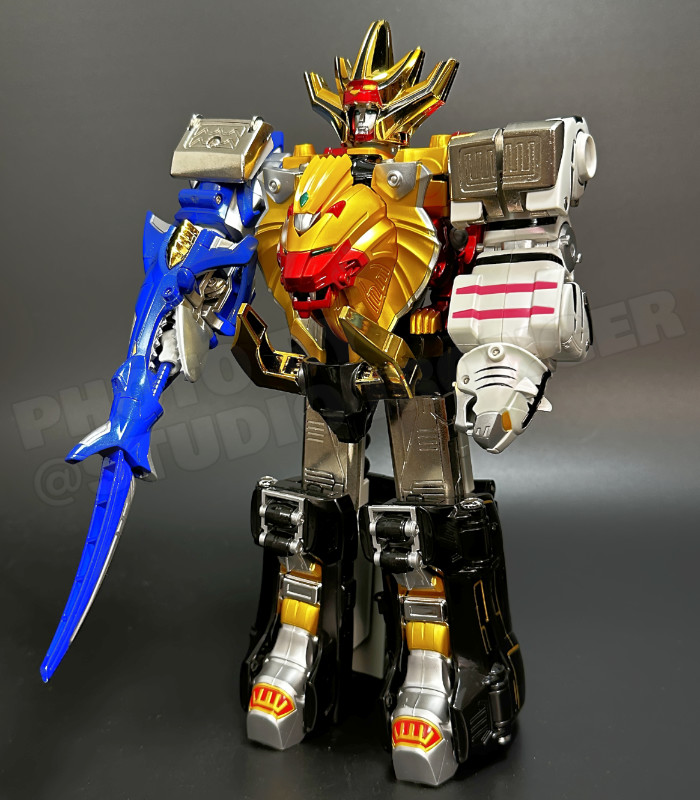 百獣合体・DXガオキング。百獣戦隊ガオレンジャーの1号ロボ、5体の