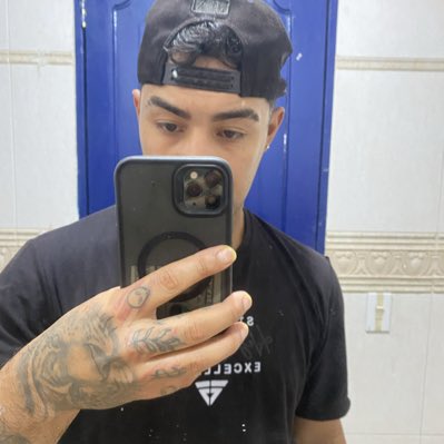 nickelsmith23's tweet photo. #NuevaFotoDePerfil https://t.co/ggmTjN5SnW