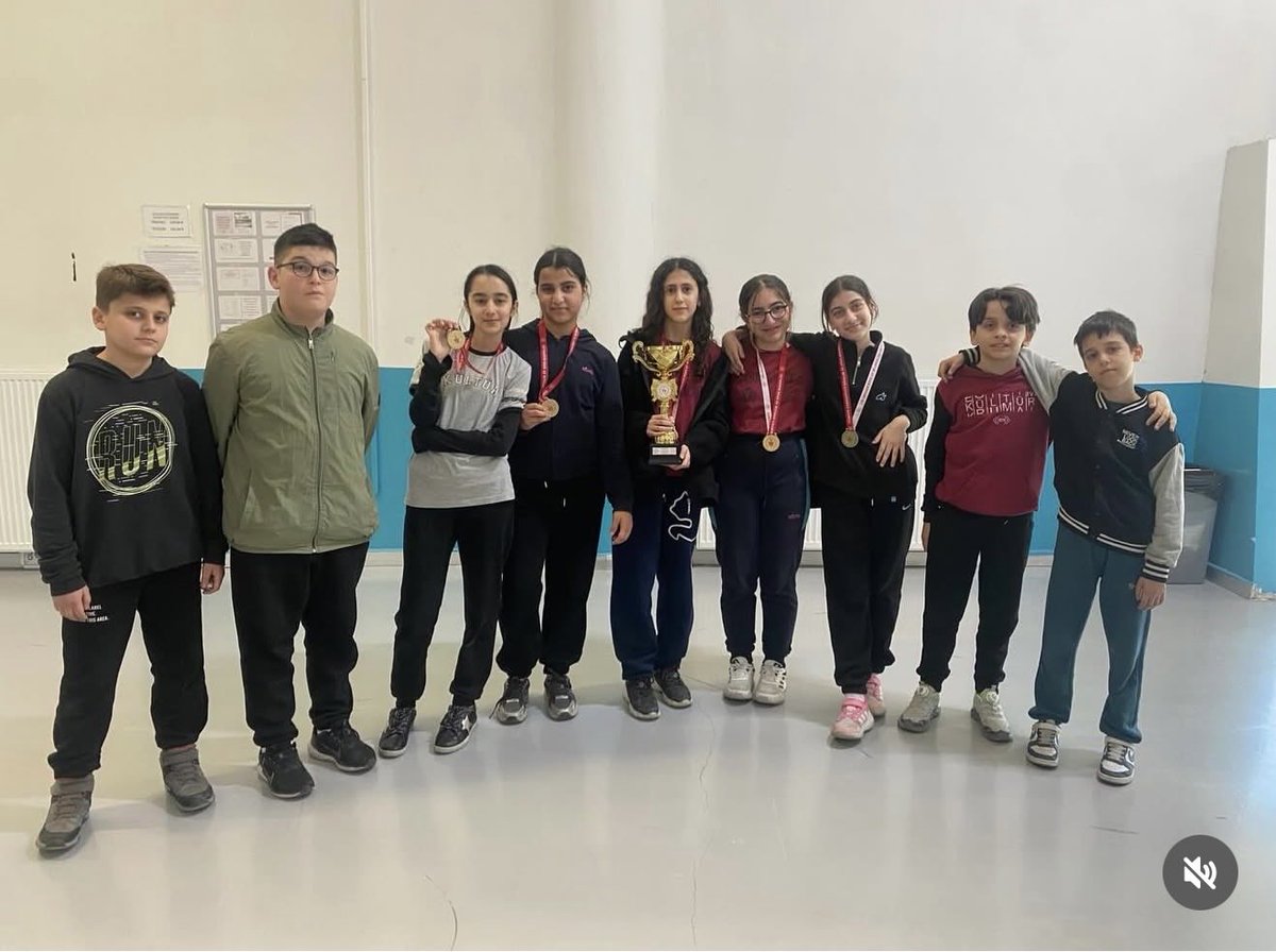 Okullararası Satranç Şampiyonası'nda Kestel Lider Kolejimizin kız takımı şampiyon🥇oldular ve bizlere büyük bir gurur yaşattılar. Tüm öğrencilerimizi azimleri, stratejik düşünceleri ve mücadeleleri için tebrik ediyor, başarılarının devamını diliyorum.
