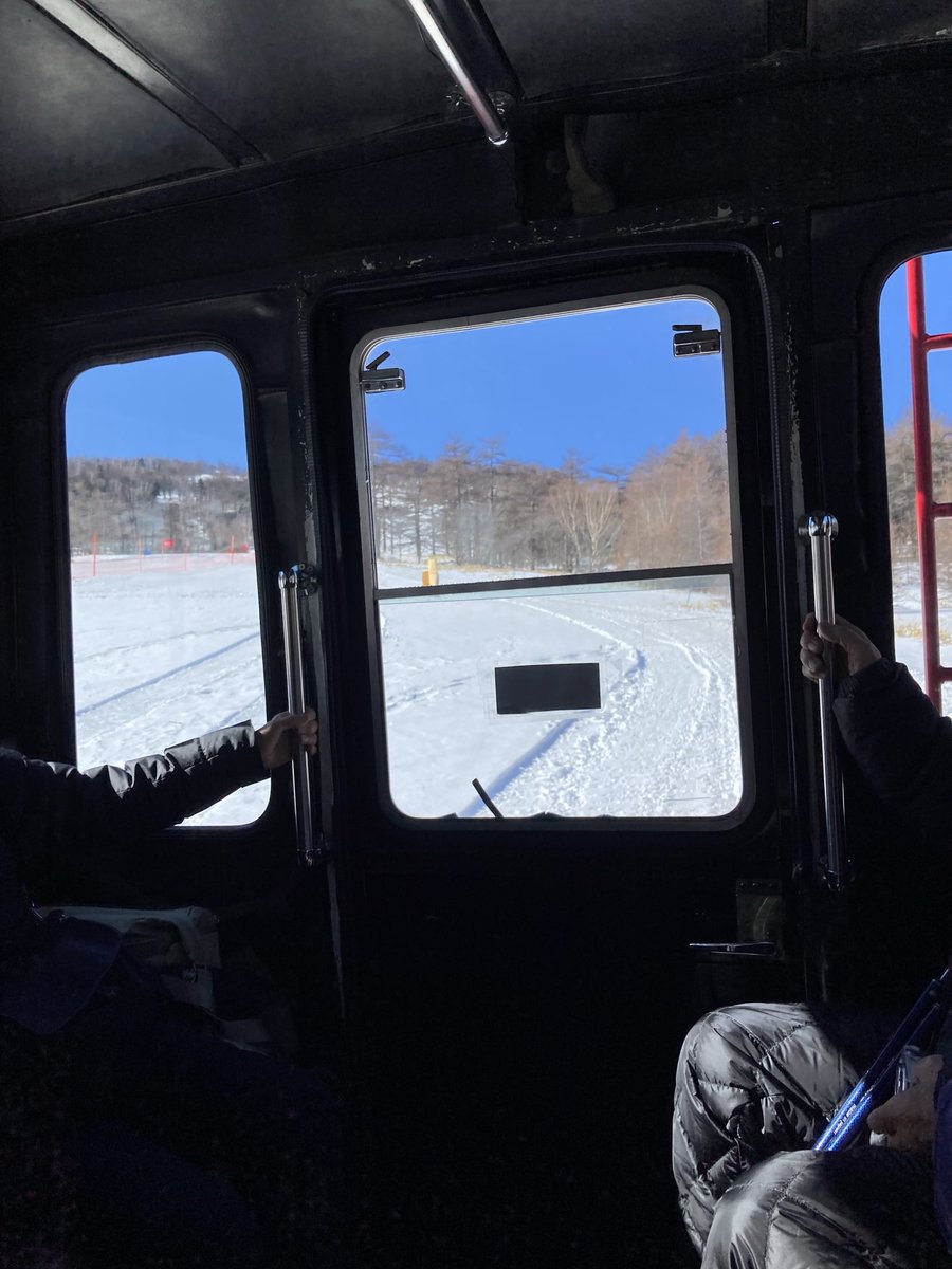 acoravel's tweet photo. 長野の高峰温泉さんへ。初めて雪上車に乗せていただき、バス停からお宿に😊
硫黄臭のぬる湯温泉の内湯も空や山が広がる露天温泉も気持ちいいな〜♨️
急に休みが取れて行けて良かった🥰 https://t.co/AJ719IUIVb