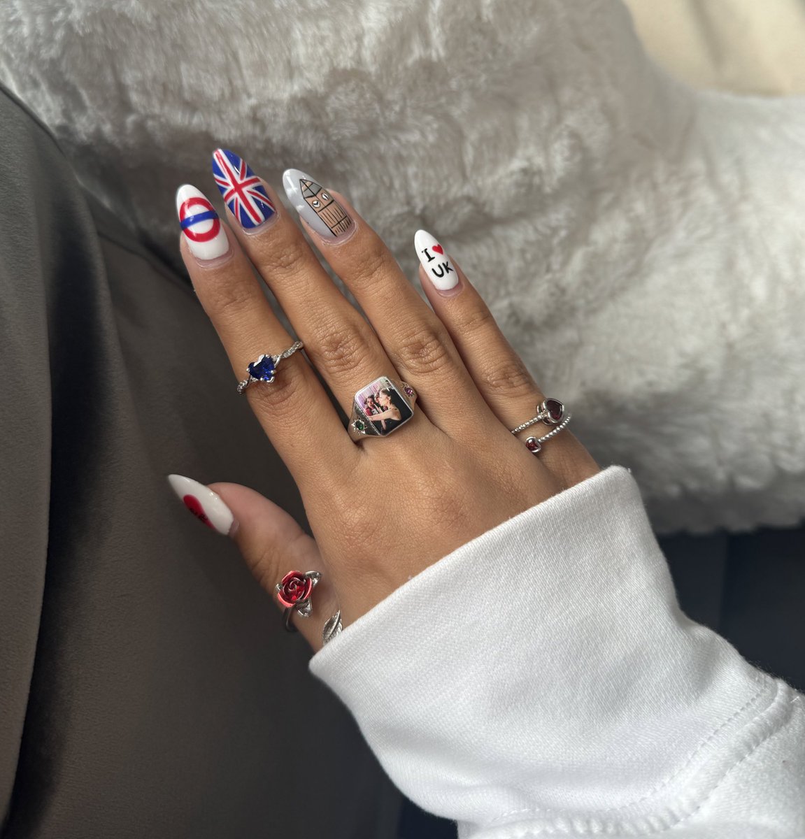 mia ☀️ tweet media