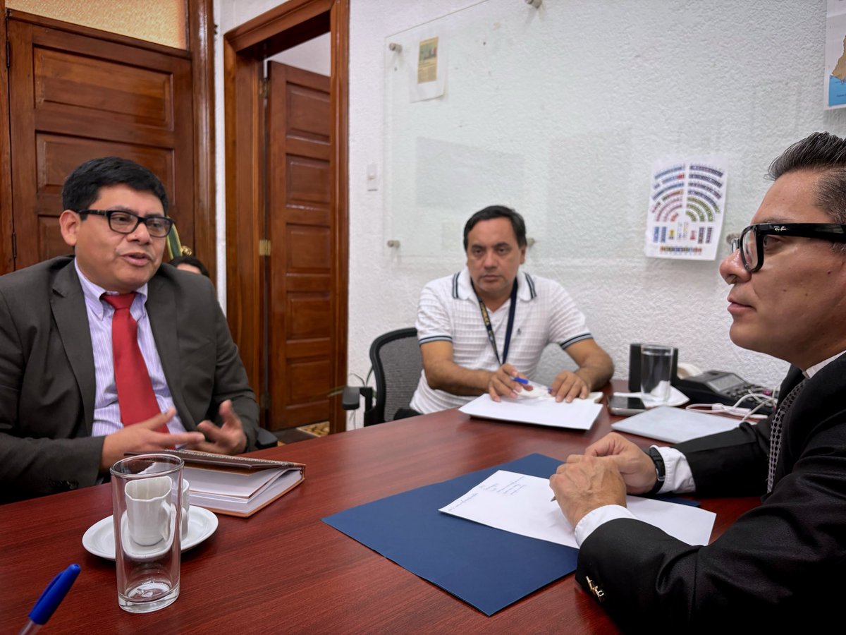 VasnyM's tweet photo. 📅 Miércoles, 11.Marzo.2026
⏰ 12:00 PM
📍 Congreso de la República de Guatemala
🏛️ Prevención de la violencia comunitaria

Hoy me reuní con Nicolás Reanda, coordinador de la UPCV 🤝, para conversar sobre el trabajo que realizan en prevención de la violencia.

#Suchitepéquez https://t.co/7oDQpxoEvR