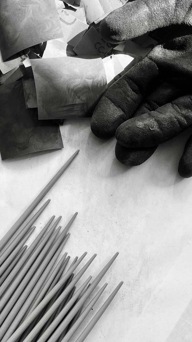 KikusumiKnife's tweet photo. hand crafting in @KulurLab Tokyo https://t.co/9r95Cw4M6z