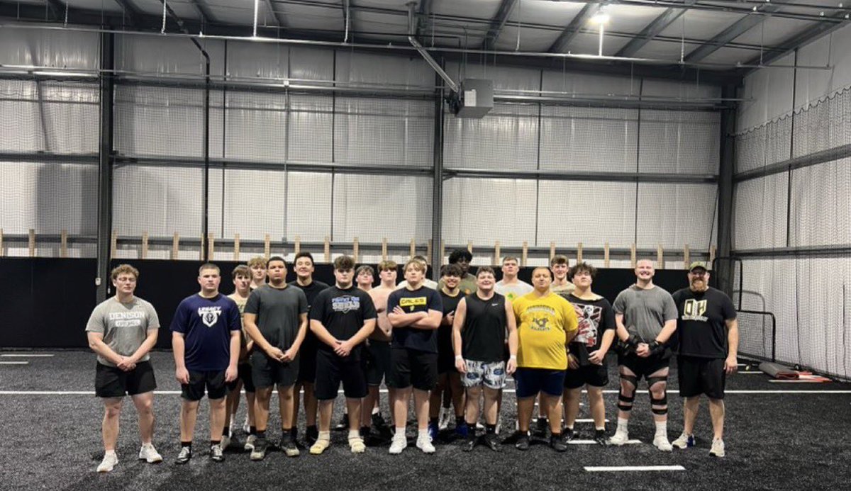 Jaydenmullens71's tweet photo. got some great work this weekend with the @OHLineAcademy 

@Coach_Burbridge @SilverKnightFB https://t.co/i4oFrajSFR