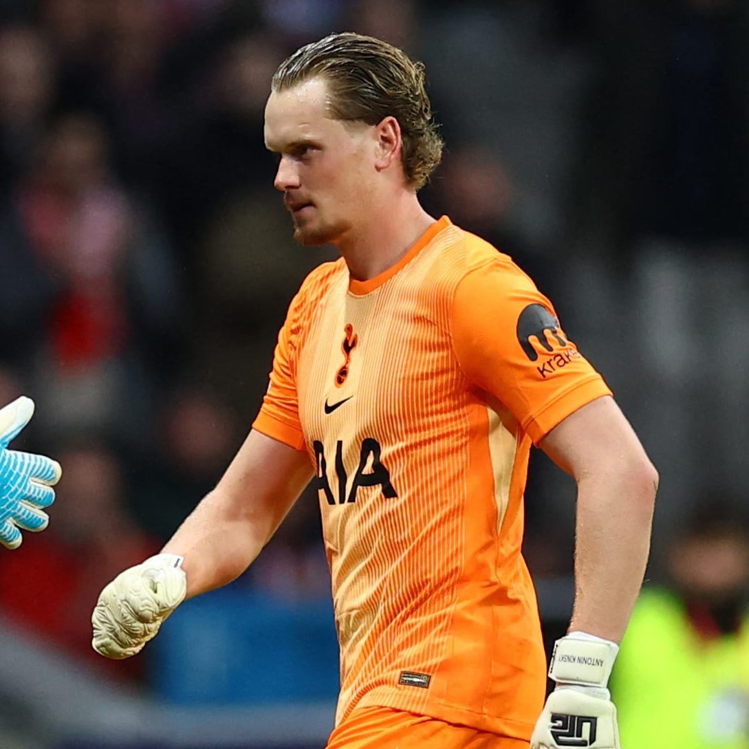 CFCJnR's tweet image. Who done it worse?

Kinsky last night or Jorgensen tonight?