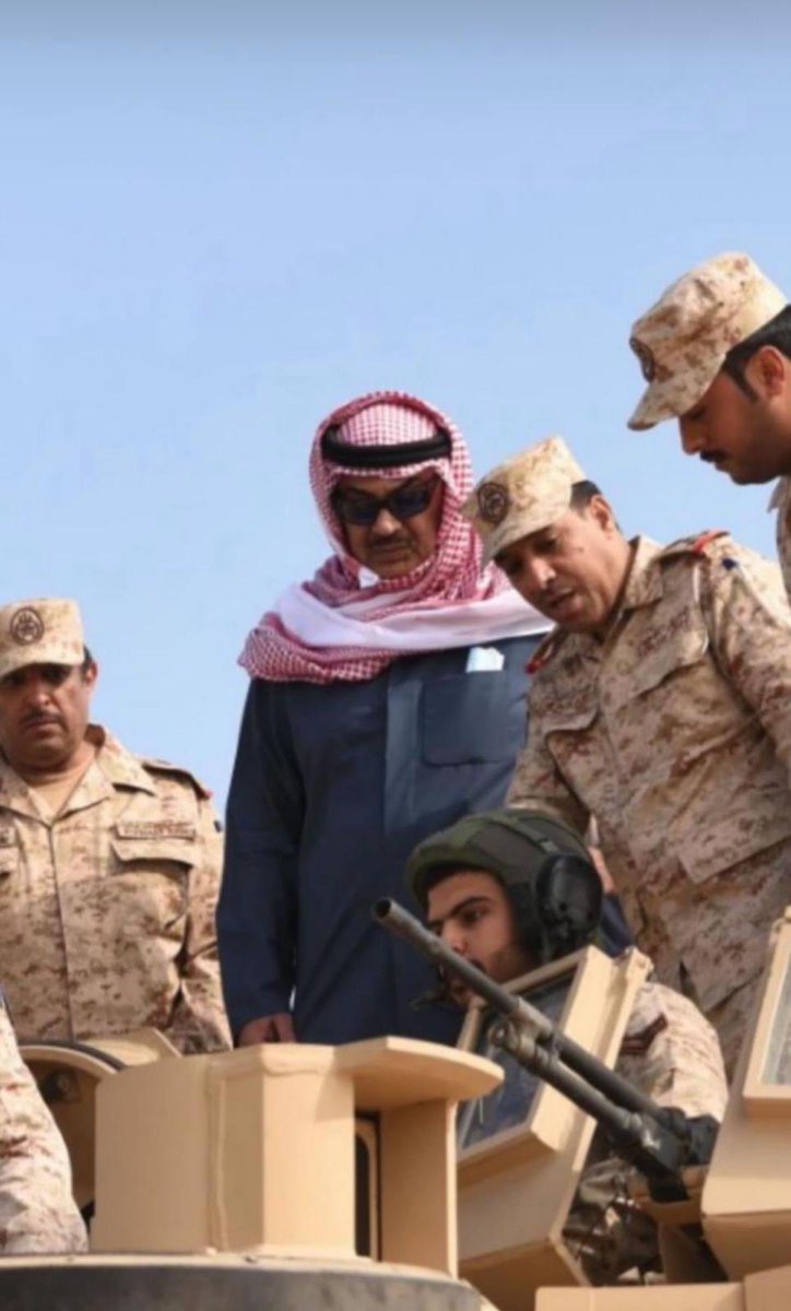 albarood90's tweet photo. هذي الرجال اللي تصد المعادين
افعالهم كل الدول شاهدتها
وهذا ولي العهد وسط الميادين
بين العساكر  جندها والويتها
ياكويت والله جيشك ابطال وافين
ويشهد على فعل الرجال أسلحتها https://t.co/U8e9XrKGp9