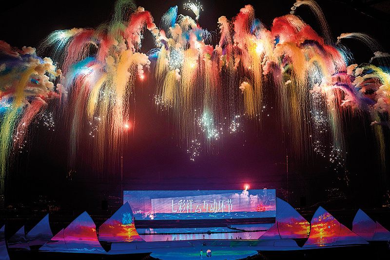 ChinaDailyAsia's tweet image. Liuyang, #China’s 1,400-year-old fireworks hub, is reinventing tradition! From hand-rolled shells to AI-powered, eco-friendly displays, the city now exports immersive #fireworks experiences worldwide. ✨ #QualityGrowth
buff.ly/PNkRUsb