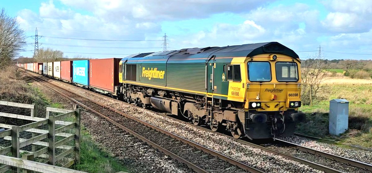 Harrod15S's tweet image. More from todays Shedtastic session down at #Hayfields nr #Doncaster 11/03/26 with numerous sheds throughout the day, here's a selection of the #Freightliner 66568 - 66598 - 66505
#class66 #trains #Sheds
