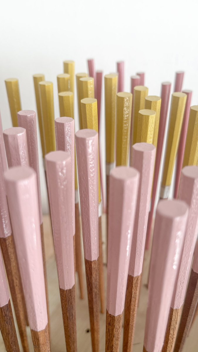 KulurLab's tweet photo. hand painting chopsticks with urushi in KULUR Lab Tokyo for @KikusumiKnife https://t.co/s2vpZMi3w9