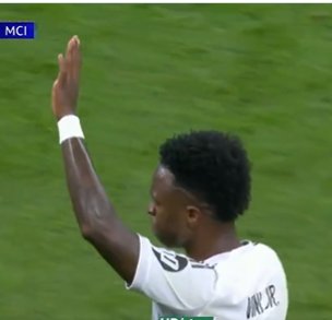 Falla el que los tira Vini 
No hacía falta pedir perdón eres el que ha animado desde el minuto 1 al 90 
Vini siempre contigo