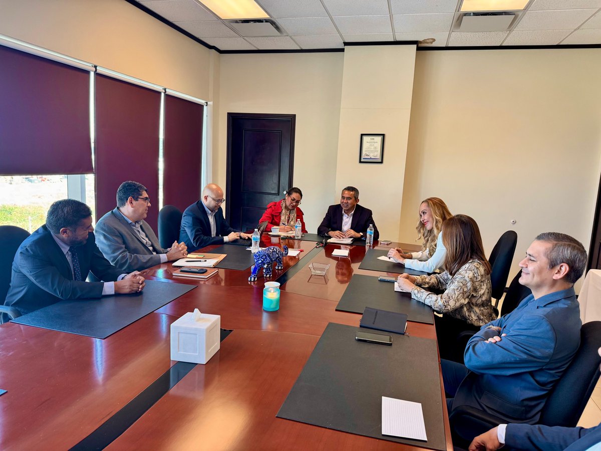 Montano_Ventura's tweet photo. 🤝 Encabezamos una productiva sesión de trabajo con la Junta Local Ejecutiva del @INE_Tamps y el @TodosSomosIETAM.

Nos acompañaron la Dra. Claudia Arlett Espino, secretaria ejecutiva y el Mtro. Pedro Pablo Chirinos Benítez, director de la #UTVOPL del @INEMexico, así como consejerías electorales de esta entidad.

🗂️ Dialogamos sobre la armonización de procedimientos, el intercambio de experiencias operativas y la identificación de áreas de oportunidad para fortalecer la colaboración interinstitucional.

🤝 La coordinación permanente es clave para consolidar la función electoral en las entidades.

#VivamosLaDemocracia #coordinacioninstitucional