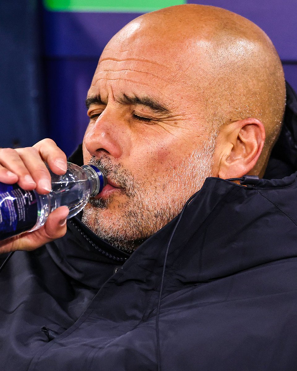 TitusUg3's tweet photo. @3rubengoat One man in the history of football to go unbeaten in 10 games with the same formation but decides to twist it "when" he's playing a decisive big game ..... and for the record he doesn't win whenever he does that . https://t.co/pW3J7c5Nf9
