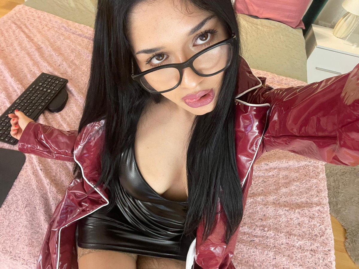 MissNaomiBelle's tweet photo. Not everyone gets my attention, but if you do… consider yourself a little lucky. 💋
#PromoTweet #FindomCommunity #SupportFemdom #KinkSupport #FemdomFans #NSFWCreator https://t.co/YN8Ew1X31m