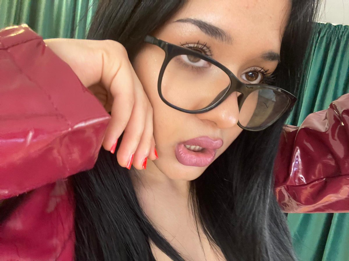 MissNaomiBelle's tweet photo. Not everyone gets my attention, but if you do… consider yourself a little lucky. 💋
#PromoTweet #FindomCommunity #SupportFemdom #KinkSupport #FemdomFans #NSFWCreator https://t.co/YN8Ew1X31m