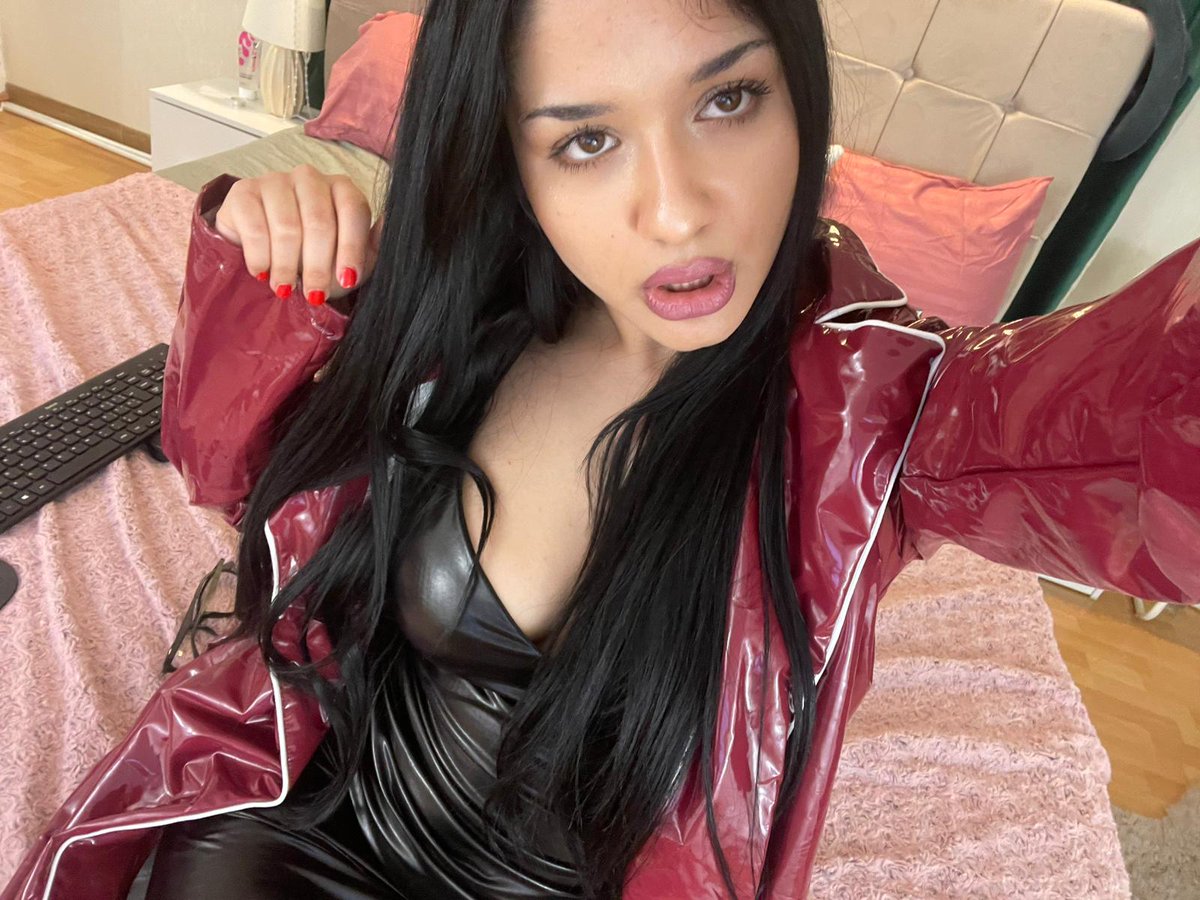 MissNaomiBelle's tweet photo. Not everyone gets my attention, but if you do… consider yourself a little lucky. 💋
#PromoTweet #FindomCommunity #SupportFemdom #KinkSupport #FemdomFans #NSFWCreator https://t.co/YN8Ew1X31m