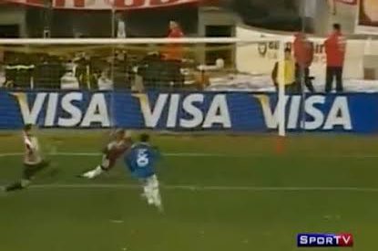 galo em baixa qualidade tweet media