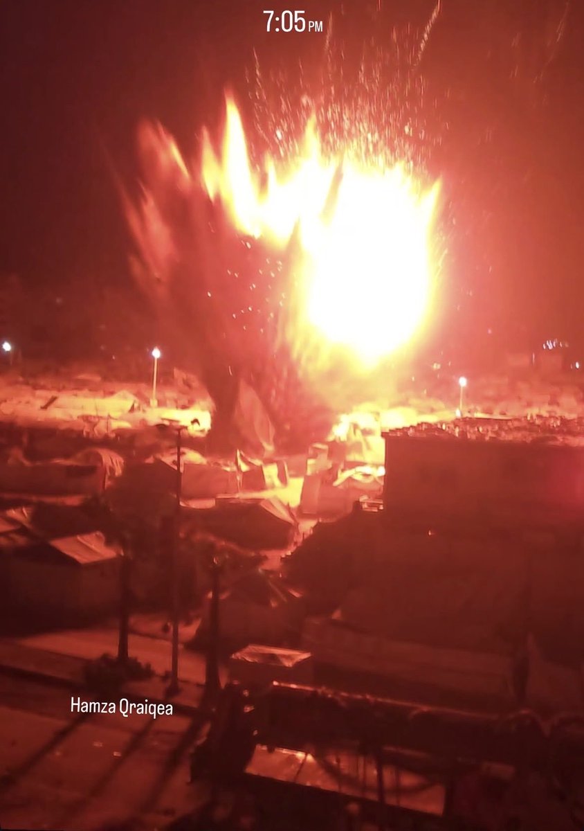 Agora à noite, Israel bombardeou Gaza. Mais de vinte tendas foram queimadas, crianças mortas e centenas de desabrigados em um campo de refugiados. Não nos esqueçamos da Palestina. Este não é o comportamento de uma “vítima”. Isto é terrorismo.