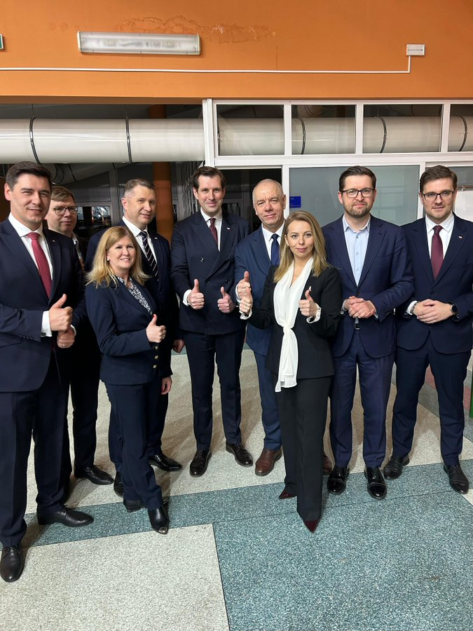 rafalhubert's tweet photo. Jestem nową twarzą @pisorgpl więc wspierają mnie ograne mordy od pana @OficjalnyJK - @CzarnekP, członek partii, przyszły premier. https://t.co/424LqgndmH
