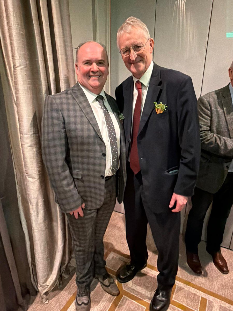 Alan Lowry tweet media