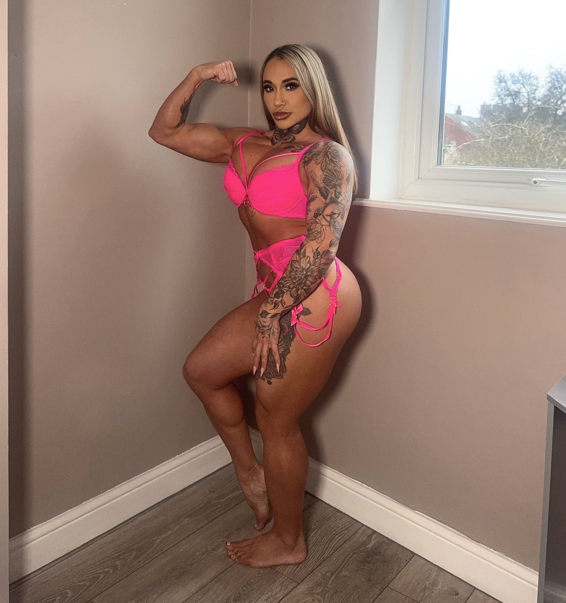 BarbellsBeauty's tweet photo. 💪🏽 or 💪🏽💪🏽❓
https://t.co/X9JNeSxs7p
#gym #gymgirl #strong #strongmuscles #girlswholift #footfetısh #footworkship #soles #musclemommy https://t.co/7YYTb68tks