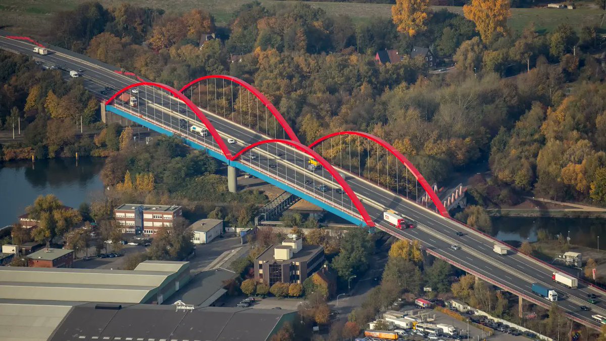 morilines's tweet photo. würde eher die a42 autobahnbrücke bei bottrop nehmen https://t.co/MMla5arpcn