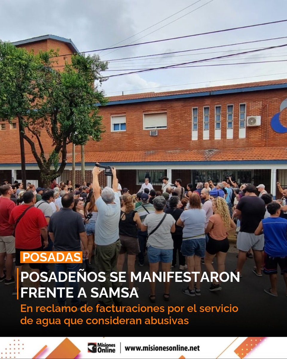 misionesonline's tweet photo. Vecinos de Posadas protestaron masivamente frente a Samsa por facturas de agua que alcanzan el millón de pesos. Reclaman cobros abusivos, cortes y baja presión en el servicio. 💧
https://t.co/BQ1ahxMhnu
#Posadas #Samsa #Agua #Reclamo https://t.co/FAFVely4gM