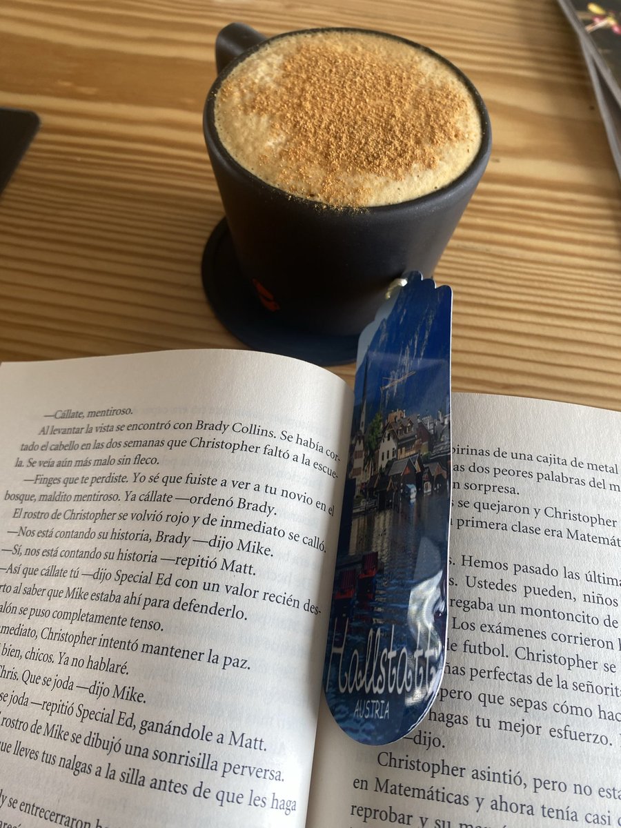 apiikus_'s tweet photo. Hoy he tomado más cafe que buenas decisiones…!!

#coffeeandbook https://t.co/GyaicAvMQ9