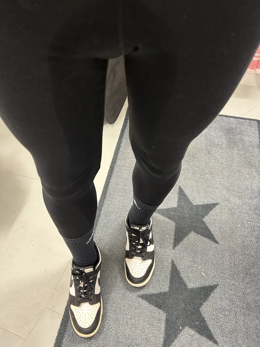 Daily leggings wetting ☺️
#omorashi 
#peemyself
#peepants