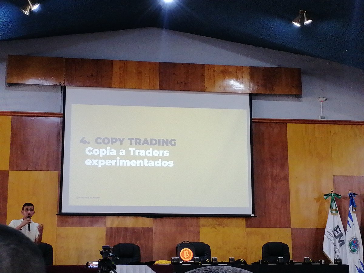 profedaniel007's tweet photo. El cripto fest en la fiusac es un chiste, el conferencista le pregunto a los estudiantes que si conocían el interés compuesto, eso y otros bulos. https://t.co/cT1xmyGOpa