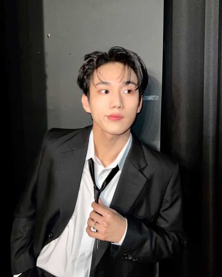 kpop male feet tweet media