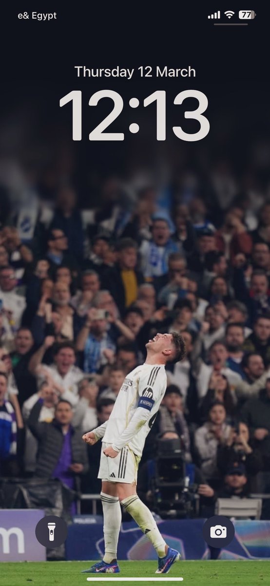 تم تجديد خلفية الموبايل بعقد يمتد مدي الحياة