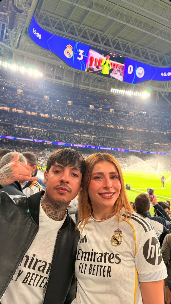 NatanaelCanoNew's tweet photo. Natanael Cano junto a Marissa en el partido del Real Madrid 🤍 https://t.co/CdhThbF4iy