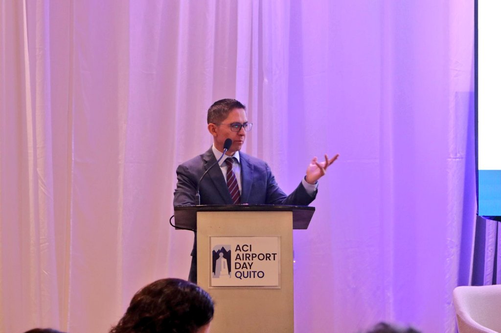 EPM Aeropuerto de Quito tweet media