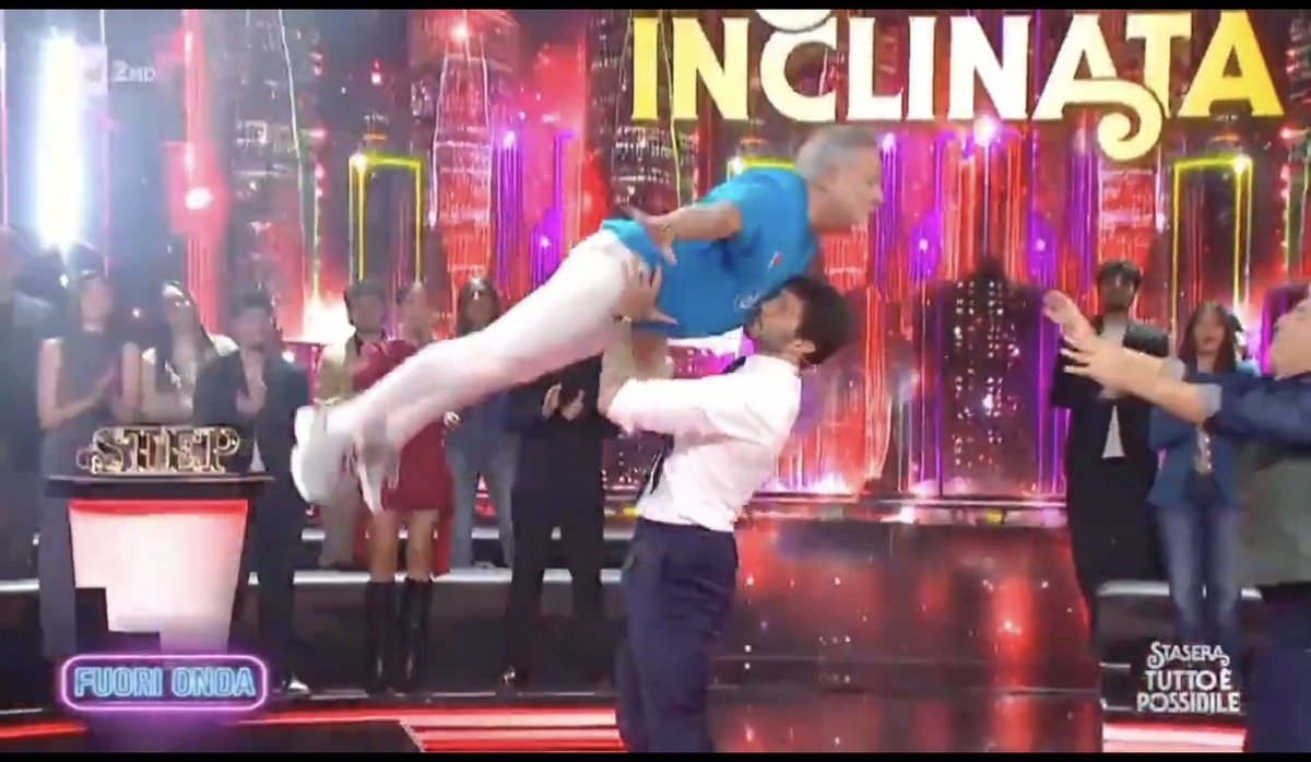 Immagina di essere un turista straniero in vacanza in Italia, tornare in hotel, ed accendere la  TV... 
Scusateci, siamo fatti così!!! ✈️😅
#step 
#staseratuttoèpossibile