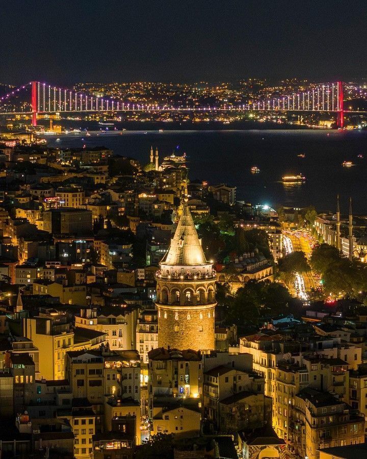 echoesofworld's tweet photo. İstanbul at night, Türkiye https://t.co/41LUZNdq6R