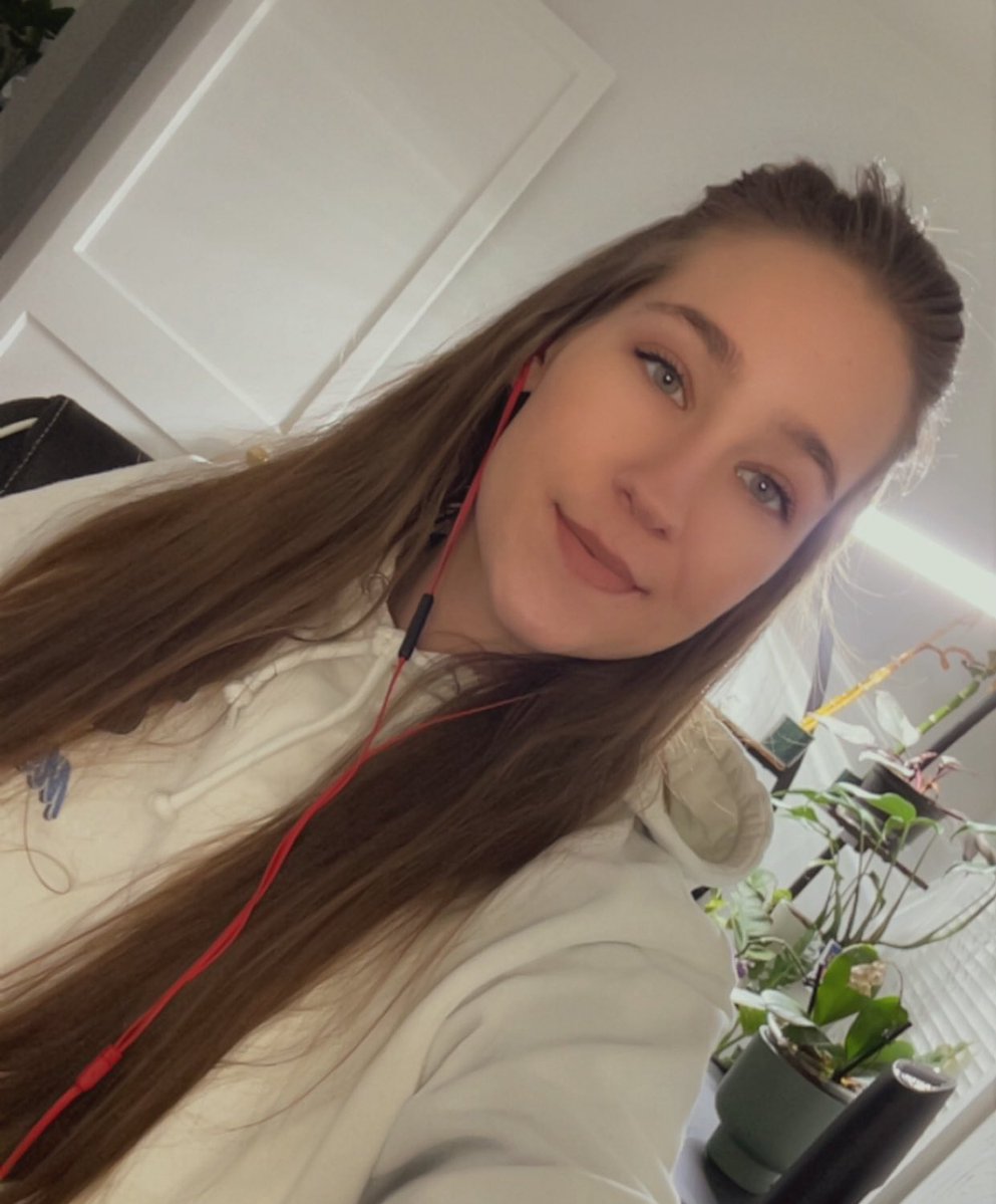 MsBrookster tweet media