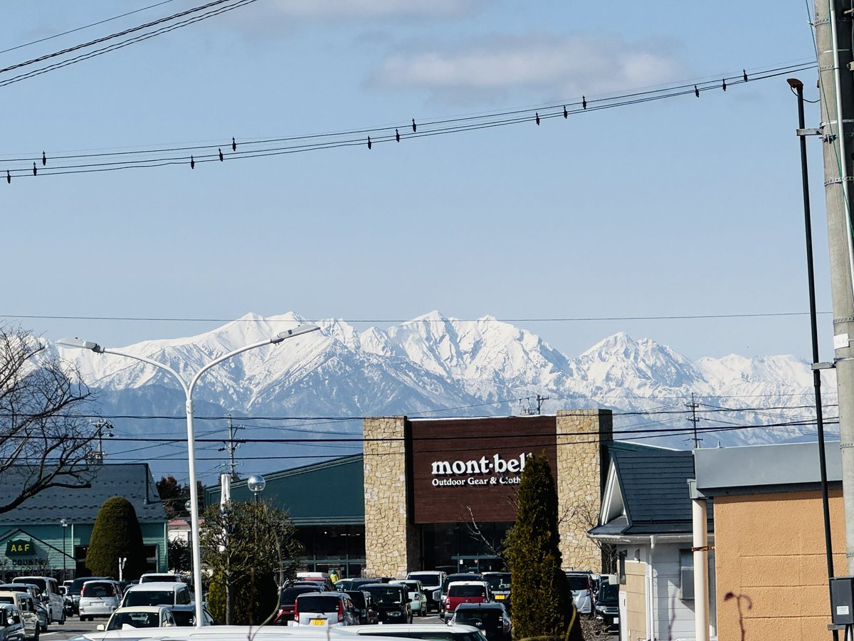 zehyrus_'s tweet photo. 福岡市博多駅前から長野県安曇野市に移住しました。

▶︎写真　安曇野市から見える北アルプス https://t.co/TOKXuVOiEy