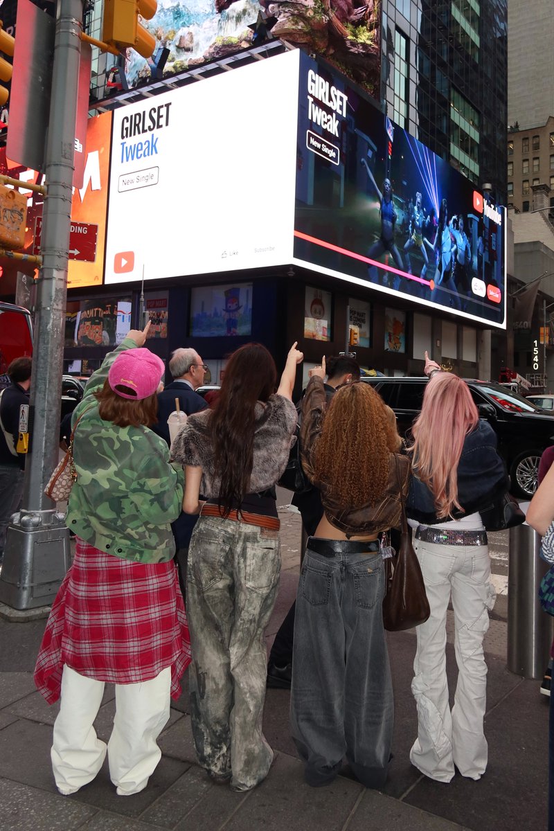 GIRLSETofficial's tweet photo. “Tweak” in Times Square!!! Thank you @youtubemusic  💫 #GIRLSET #Tweak https://t.co/5LaFqp4Tbx