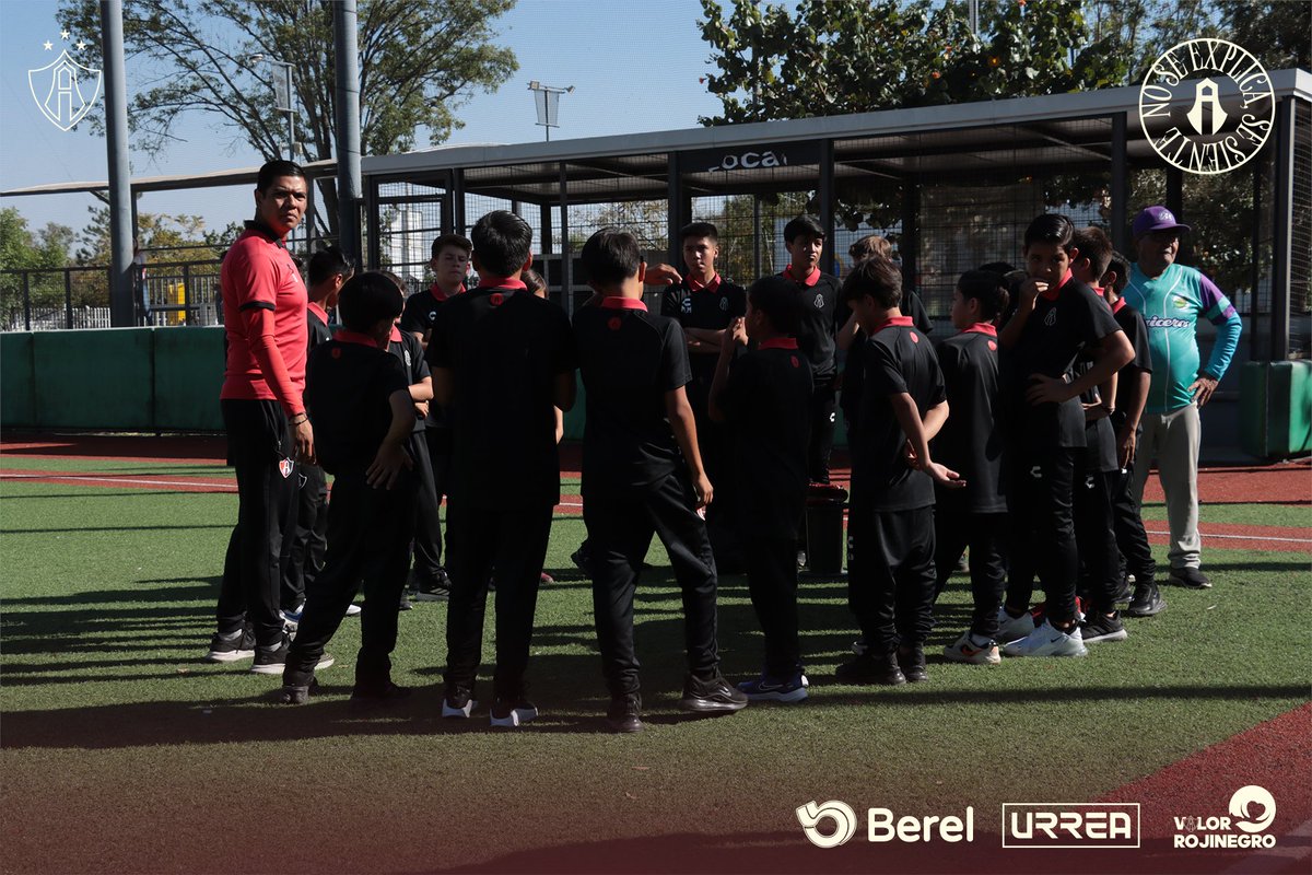AtlasFC's tweet image. El #ValorRojinegro se inculca desde La Academia 🦊
Es por eso que nuestra #Sub11 estuvo presente en el entrenamiento de los Maiceros, equipo de béisbol de personas con discapacidad intelectual, llevando la inclusión a todos los deportes junto a @DIF_Zapopan ❤️🖤