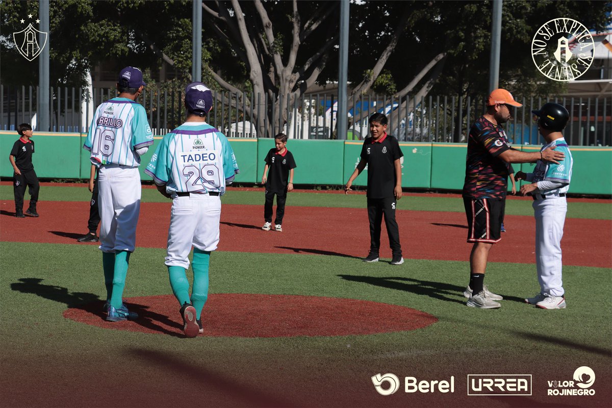 AtlasFC's tweet image. El #ValorRojinegro se inculca desde La Academia 🦊
Es por eso que nuestra #Sub11 estuvo presente en el entrenamiento de los Maiceros, equipo de béisbol de personas con discapacidad intelectual, llevando la inclusión a todos los deportes junto a @DIF_Zapopan ❤️🖤