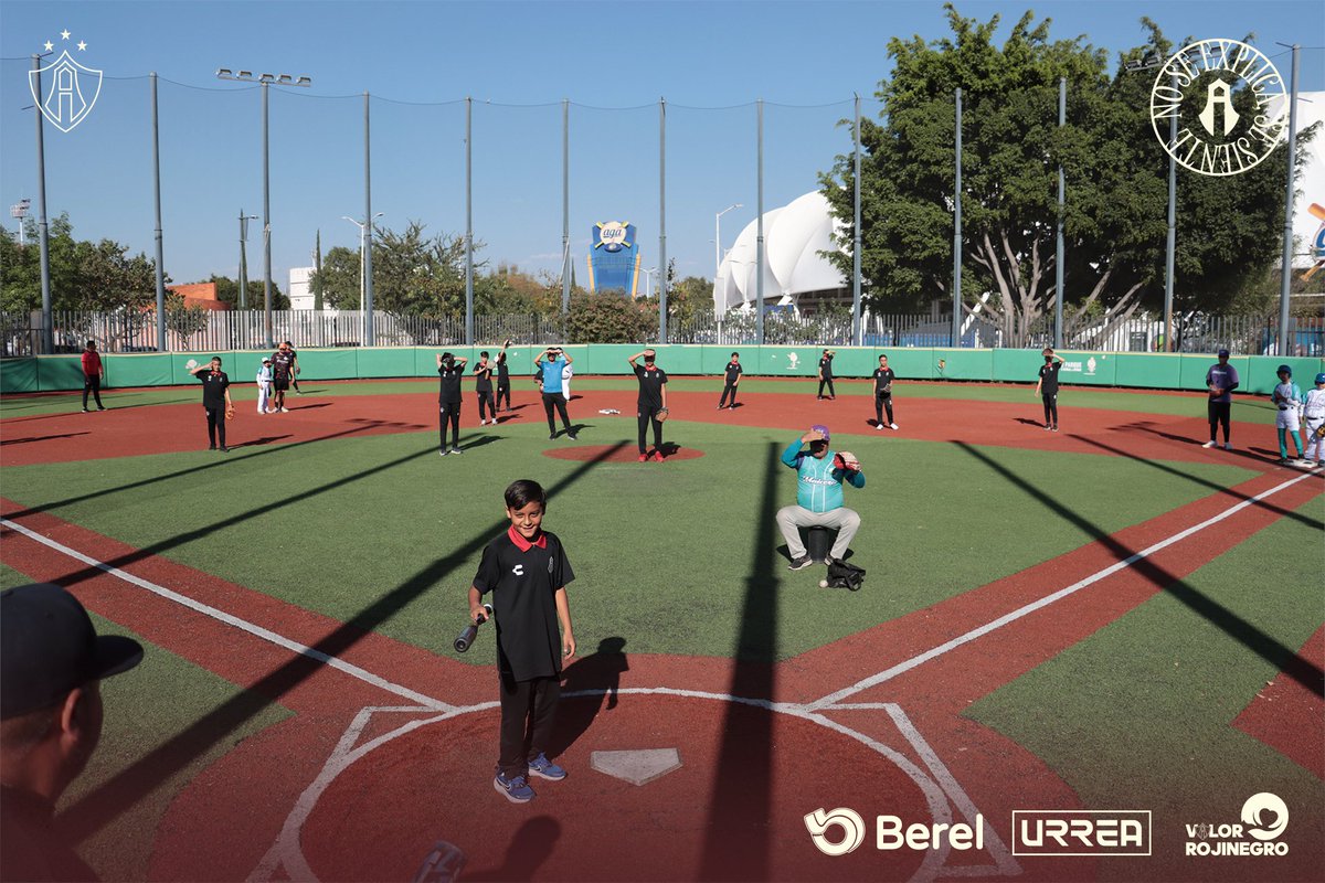 AtlasFC's tweet image. El #ValorRojinegro se inculca desde La Academia 🦊
Es por eso que nuestra #Sub11 estuvo presente en el entrenamiento de los Maiceros, equipo de béisbol de personas con discapacidad intelectual, llevando la inclusión a todos los deportes junto a @DIF_Zapopan ❤️🖤