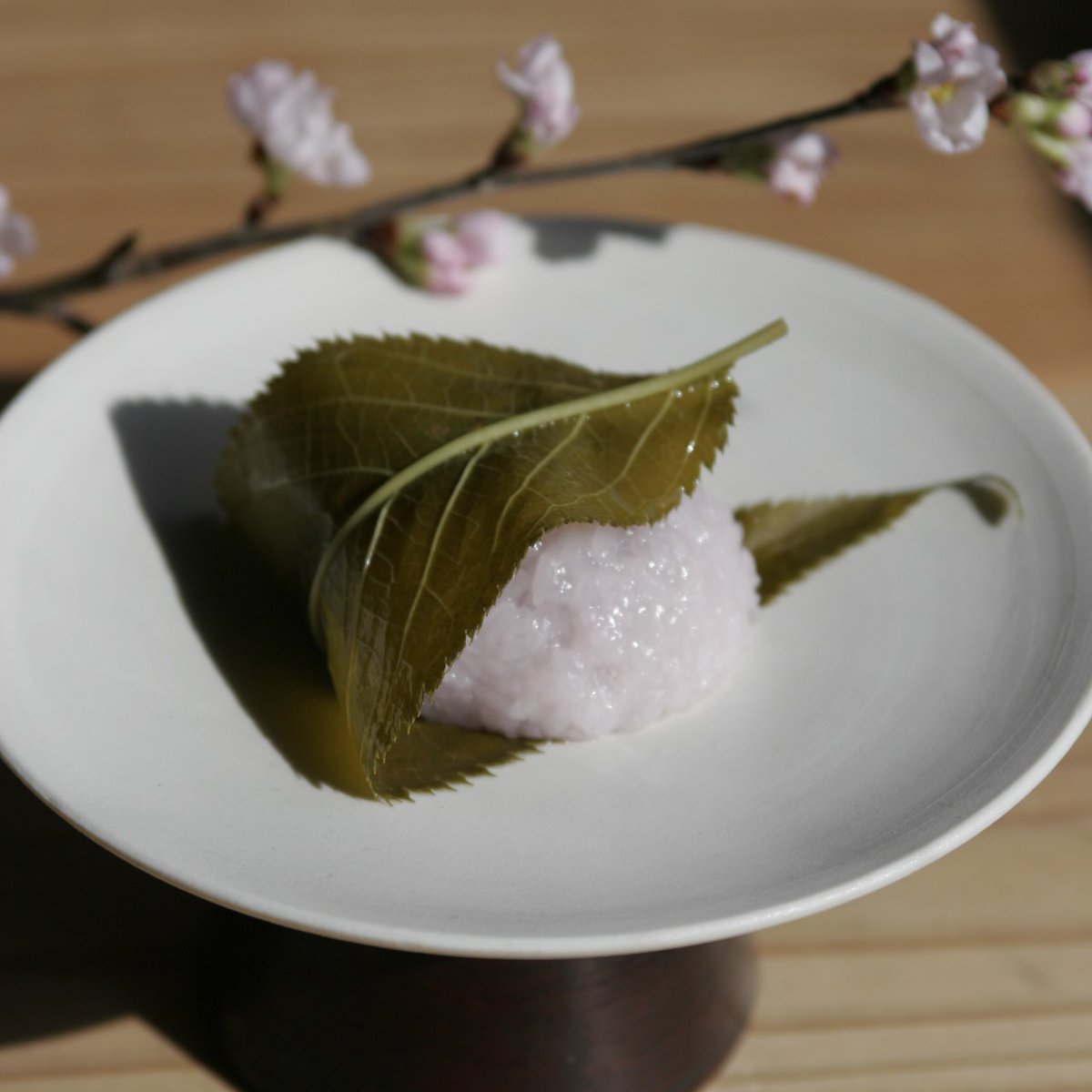 さて今週の日曜日、三松堂の益田店では、

・チョコレートの大福（夏みかんピール入）
・いちごの大福
・さくら餅

を販売します。津和野の本店は、

・チョコレートの大福（夏みかんピール入）
・こしあんのクッキーシュー
・花茜
・津和野おぐら
・いちごの大福
・さくら餅

となっております。