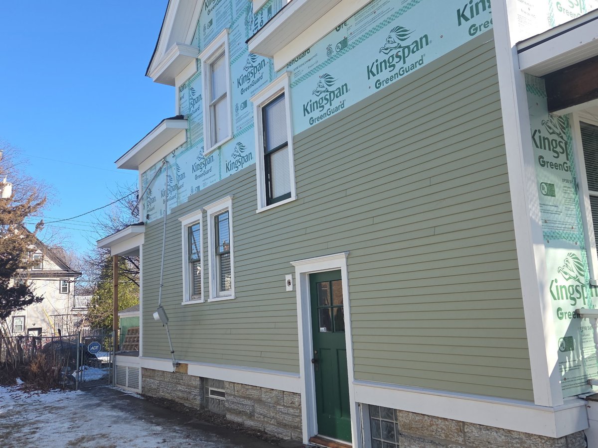 Quarvemn's tweet photo. Powderhorn project is kicking into overdrive as we shift from trim to siding. Certainteed RISE composite in Cypress. Have a home you want to bring back to its original glory, visit https://t.co/oIHQis9zcx https://t.co/Fvc4e9Ocyy