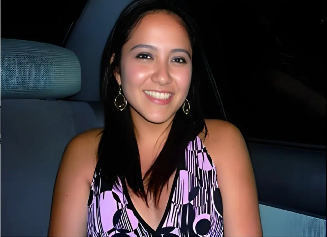 locosxmary87411's tweet photo. En el 2009, un hincha cobarde de la U, arrojó a una mujer de un cúster rumbo al estadio monumental. Ocasionándole luego la muerte. Los periodistas de la U se solidarizaron públicamente como ahora? Twitter ya existía desde el 2006 por si acaso. Y otras redes sociales mucho antes. https://t.co/flEP0I8n58